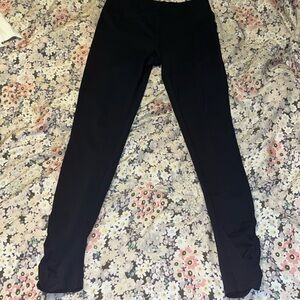 Women’s black Gaiam athletic leggings with scrunch bottom